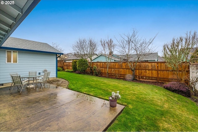 view of yard featuring a patio area