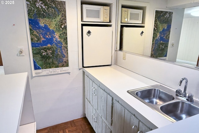 4296 SE Fieldcrest St, Milwaukie, OR 97222 - bathroom featuring vanity