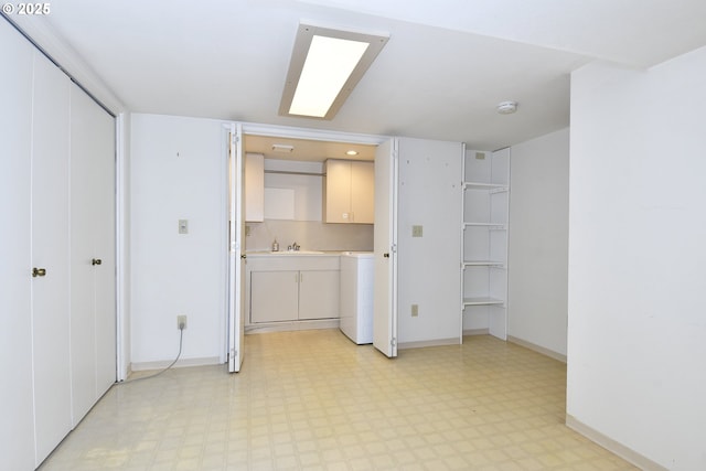 4296 SE Fieldcrest St, Milwaukie, OR 97222 - kitchen featuring light flooring and light countertops