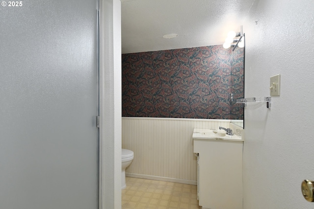 4296 SE Fieldcrest St, Milwaukie, OR 97222 - bathroom featuring a wainscoted wall, vanity, and tile patterned floors