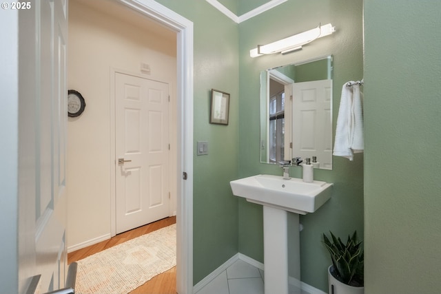 bathroom featuring a sink and baseboards