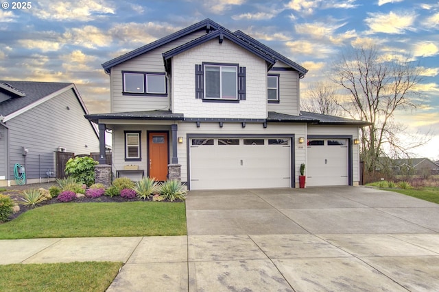 view of front of house featuring a lawn and a garage