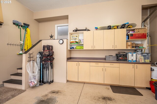 5761 Mt Vernon Rd, Springfield, OR 97478 - view of garage
