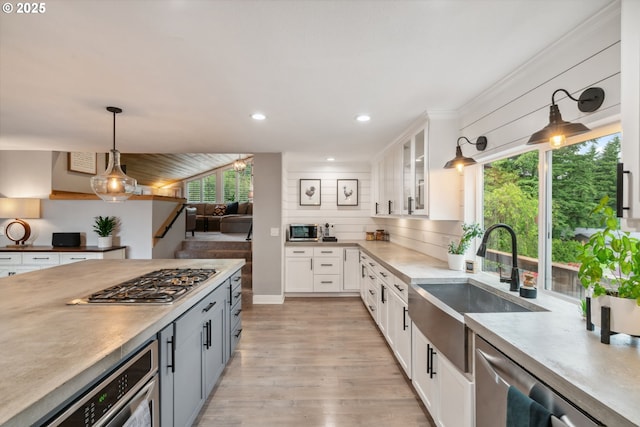 7780 Blinkhorn Way, Gladstone, OR 97027 - kitchen featuring stainless steel appliances, white cabinetry, light wood finished floors, and recessed lighting
