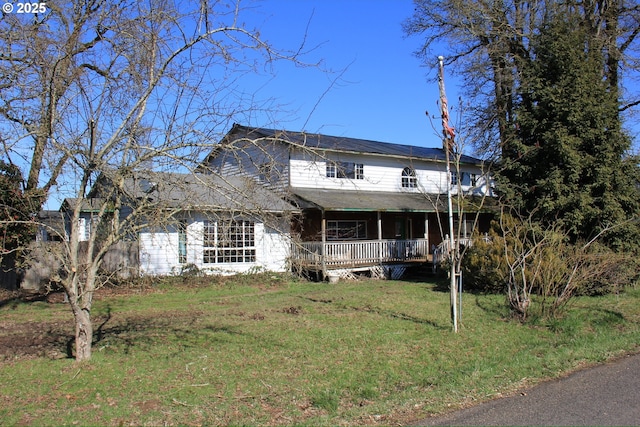 view of front facade with a front yard and covered porch