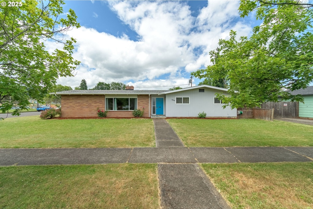 1990 Polk St, Eugene, OR 97405 - ranch-style home featuring brick siding