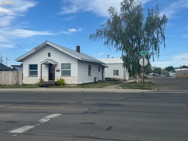 2800 10th St, Baker City, OR 97814 - view of front of house
