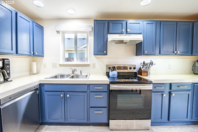 kitchen featuring a sink, blue cabinets, under cabinet range hood, and stainless steel appliances