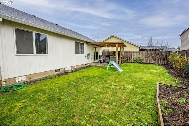 view of yard featuring a fenced backyard