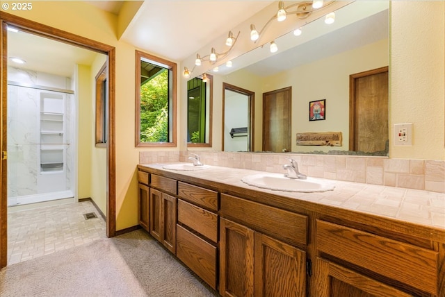 16649 S Holcomb Blvd, Oregon City, OR 97045 - full bath featuring double vanity and baseboards