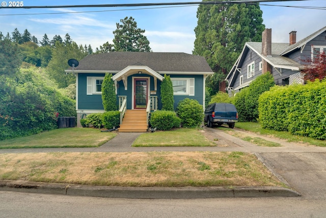 504 Abernethy Rd, Oregon City, OR 97045 - bungalow-style home with asphalt driveway and a front yard