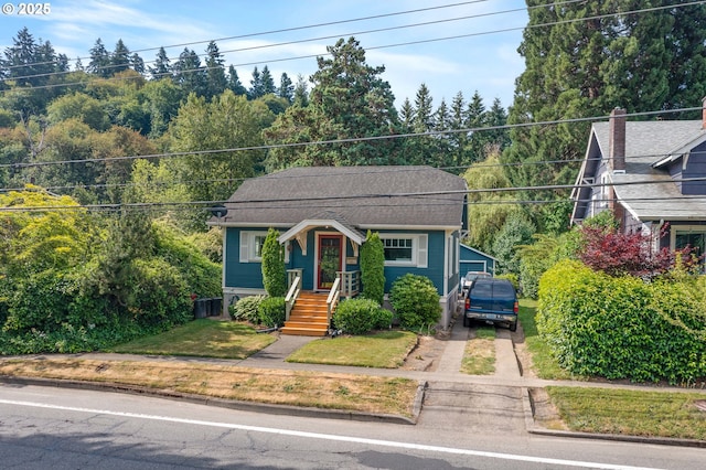 504 Abernethy Rd, Oregon City, OR 97045 - bungalow-style home with driveway and a front lawn