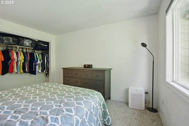 bedroom featuring carpet flooring and a closet