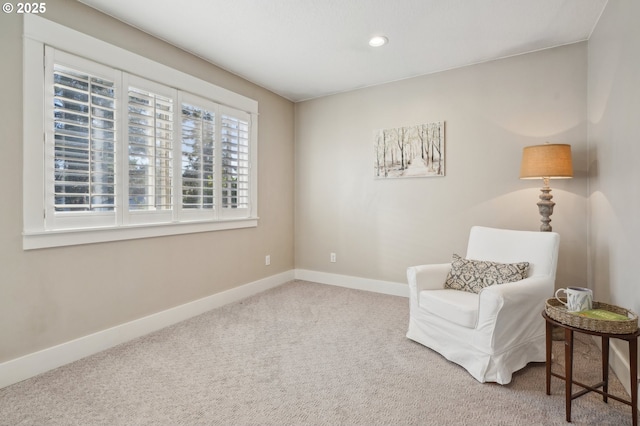 living area with carpet floors, recessed lighting, and baseboards