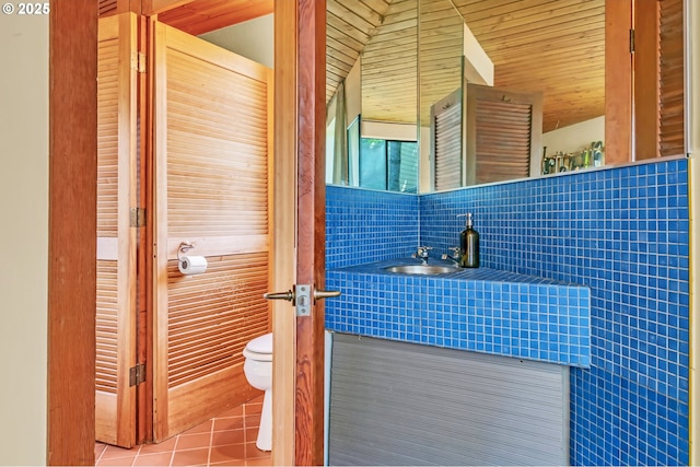 2696 Moon Mountain Dr, Eugene, OR 97403 - bathroom with tile patterned flooring and vanity
