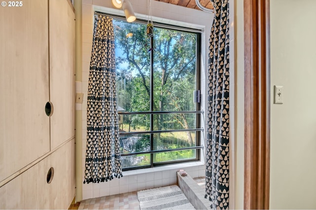 2696 Moon Mountain Dr, Eugene, OR 97403 - bathroom featuring plenty of natural light