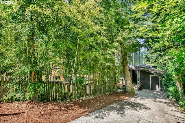 2696 Moon Mountain Dr, Eugene, OR 97403 - view of yard with driveway