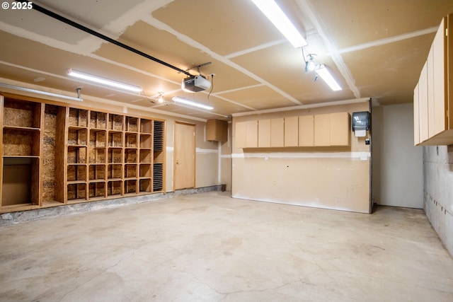 906 N Railroad Ave, Ridgefield, WA 98642 - garage with a garage door opener