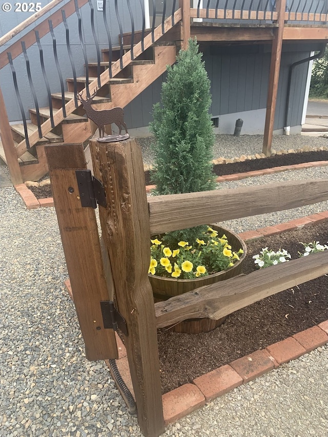 906 N Railroad Ave, Ridgefield, WA 98642 - exterior view of stairway