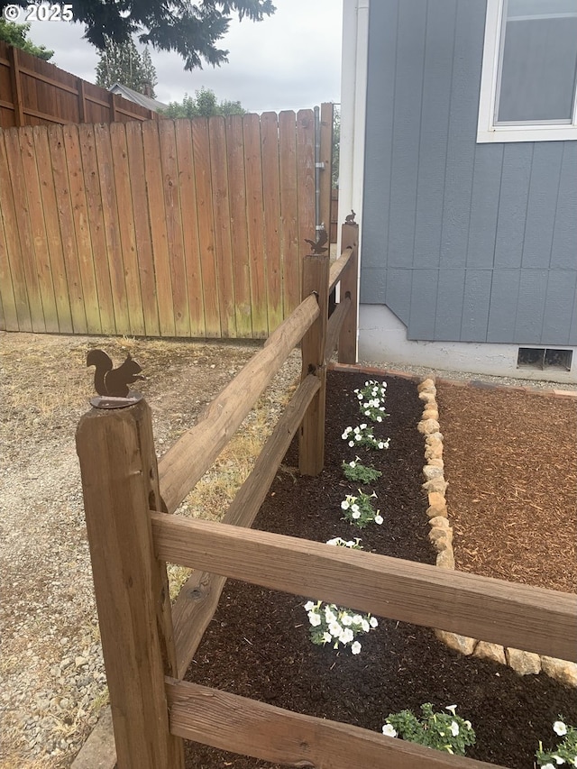 906 N Railroad Ave, Ridgefield, WA 98642 - view of yard