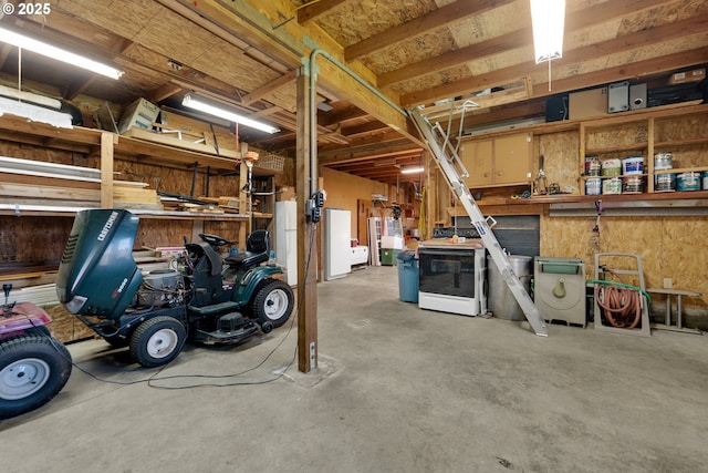 878 NW Warrenton Dr, Warrenton, OR 97146 - garage with a workshop area