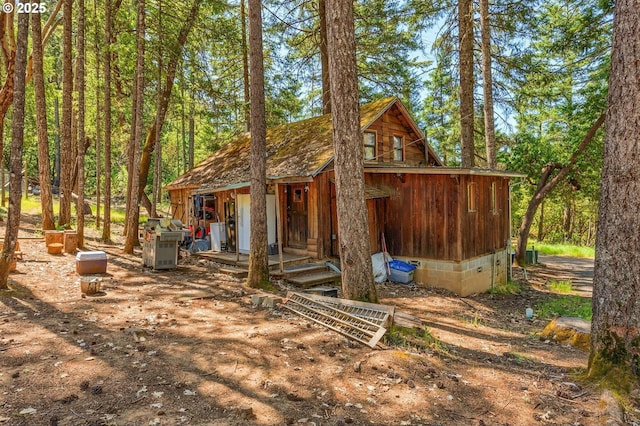 exterior space featuring crawl space