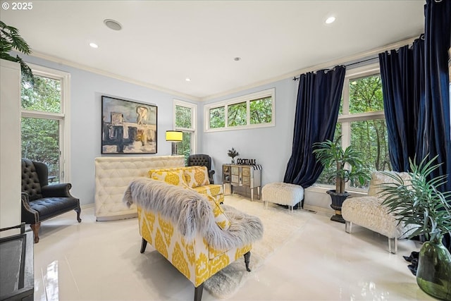 sitting room with crown molding