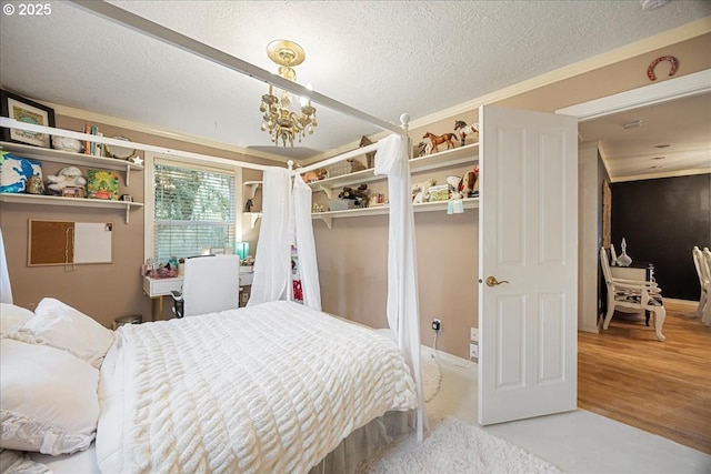 bedroom featuring light wood-type flooring, a chandelier, and a textured ceiling