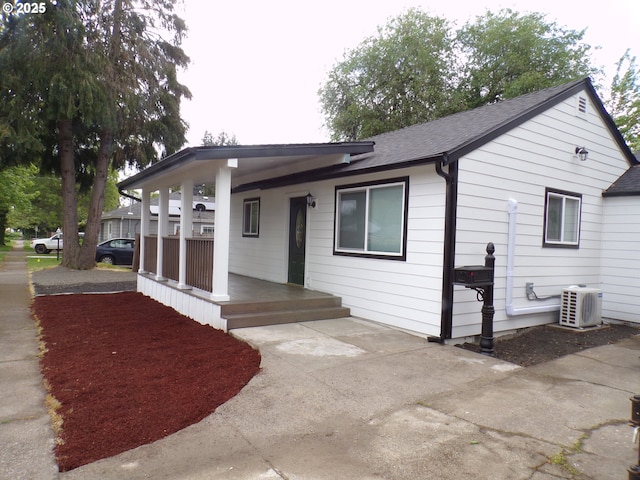 870 W Lincoln St, Woodburn, OR 97071 - view of front facade with a porch, ac unit, and roof with shingles