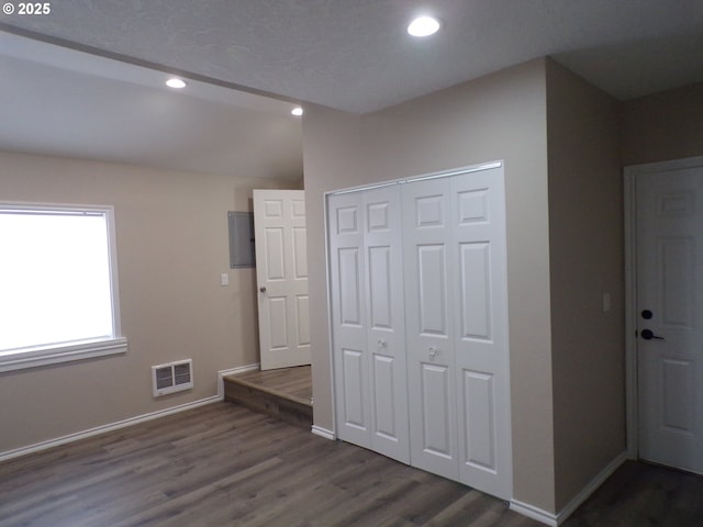 870 W Lincoln St, Woodburn, OR 97071 - interior space with recessed lighting, baseboards, wood finished floors, visible vents, and a closet