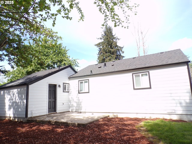 870 W Lincoln St, Woodburn, OR 97071 - rear view of house featuring roof with shingles and a patio