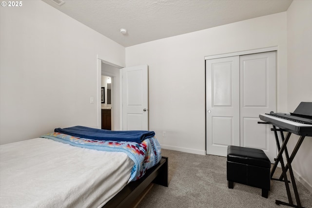 bedroom featuring a closet, baseboards, and carpet