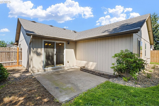 586 Creswood Loop, Creswell, OR 97426 - rear view of property featuring roof with shingles and a patio area