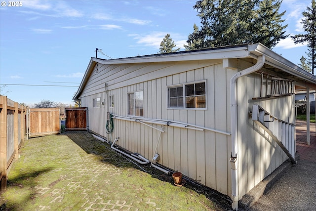 view of side of property featuring a yard