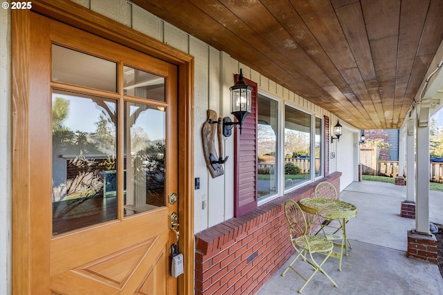 entrance to property featuring a porch