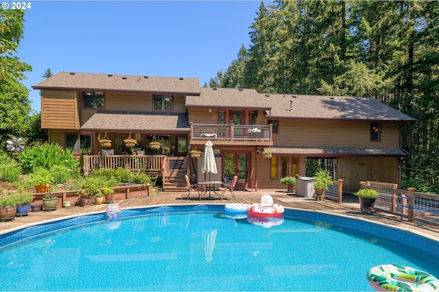 view of swimming pool featuring a wooden deck