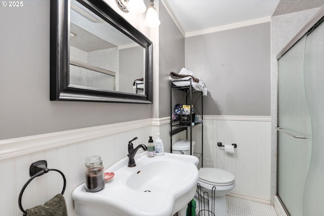 960 E Main St, Hillsboro, OR 97123 - full bath with a wainscoted wall, a stall shower, and crown molding