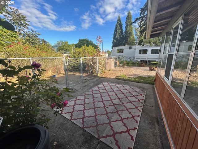 960 E Main St, Hillsboro, OR 97123 - view of patio with a gate