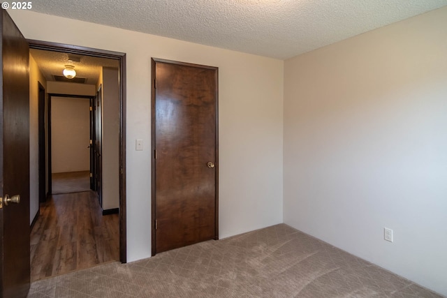 5310 Green Valley Rd, Oakland, OR 97462 - unfurnished bedroom featuring carpet, a textured ceiling, and a closet