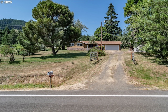 5310 Green Valley Rd, Oakland, OR 97462 - ranch-style house featuring dirt driveway, a garage, and a front yard