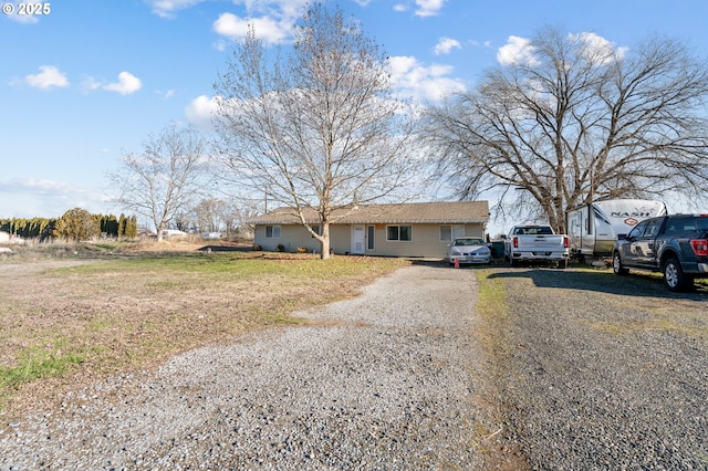 ranch-style home featuring a front lawn