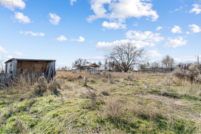 view of yard featuring a rural view