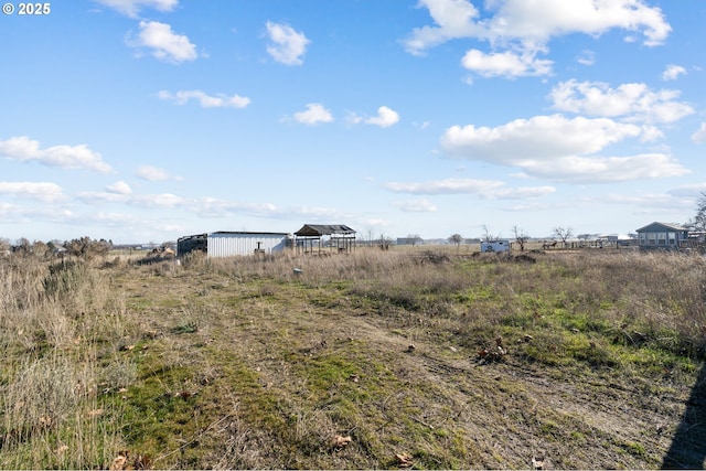 view of yard featuring a rural view