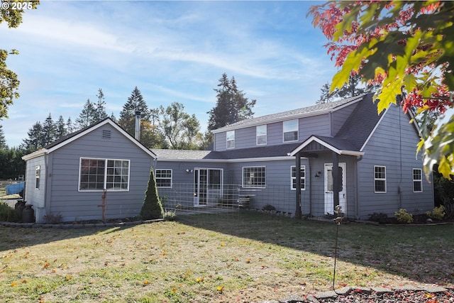 view of front of house featuring a front lawn and roof with shingles