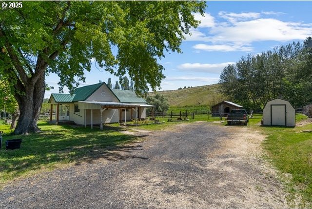 880 Heppner Spray Hwy, Heppner, OR 97836 - view of dirt / gravel driveway