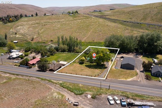 880 Heppner Spray Hwy, Heppner, OR 97836 - aerial view of sparsely populated area featuring property parcel outlined and a mountain backdrop