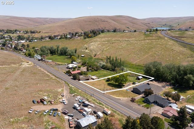 880 Heppner Spray Hwy, Heppner, OR 97836 - aerial view of property's location with property parcel outlined, mountains, and rural landscape