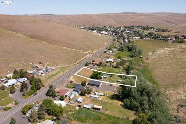 880 Heppner Spray Hwy, Heppner, OR 97836 - aerial view of property's location featuring a mountain backdrop, property parcel outlined, and rural landscape