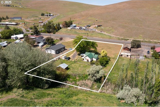 880 Heppner Spray Hwy, Heppner, OR 97836 - aerial view of sparsely populated area with property boundaries highlighted