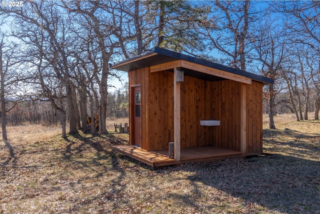 view of outbuilding featuring an outbuilding